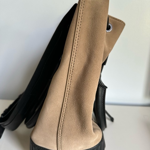 Belstaff Tan and Black Shoulder Bag with Drawstring Closure - Picture 4 of 7